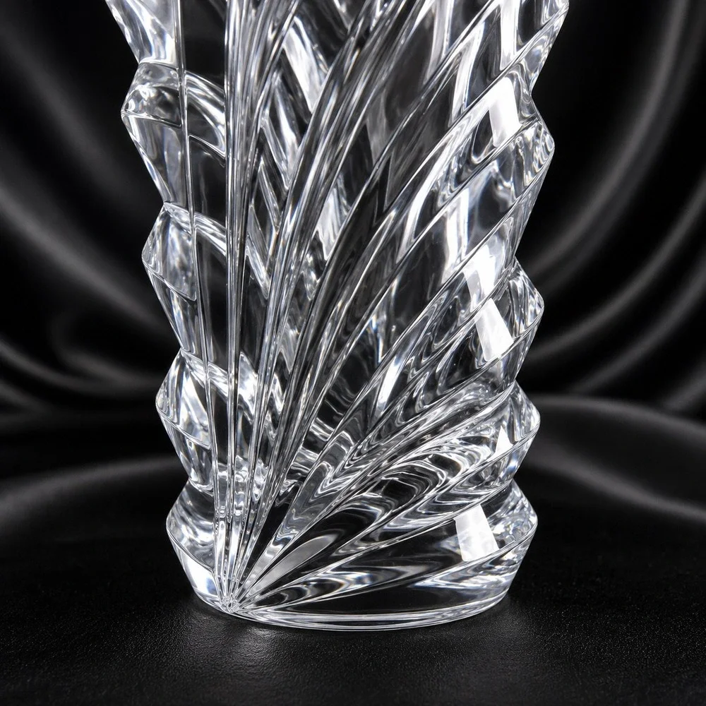Mikasa Wyndham Art Deco Crystal Vase 9 Inch Clear Heart Shaped Rim Swirl Pattern